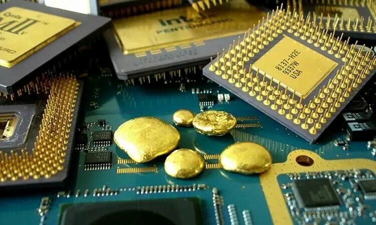 Všichni ho vyhazují do odpadu, ale obsahuje 22karátové zlato, které může mít hodnotu tisíců dolarů Nedávný vědecký objev slibuje transformaci nakládání s elektronickým odpadem.